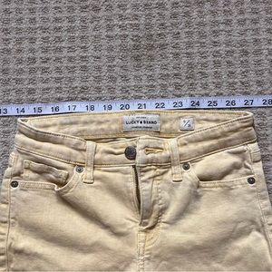 Lucky brand yellow skinny jeans 0/25